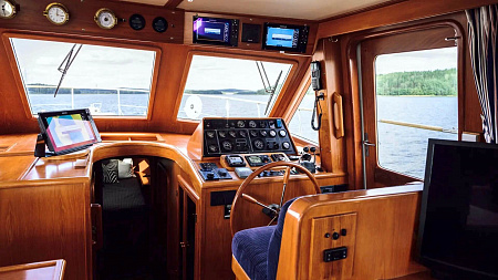 Моторная яхта Trader 535 Signature